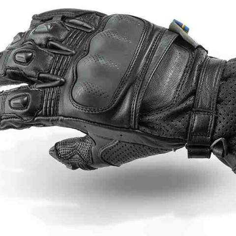Lindstrands Holen Glove Black search result image.