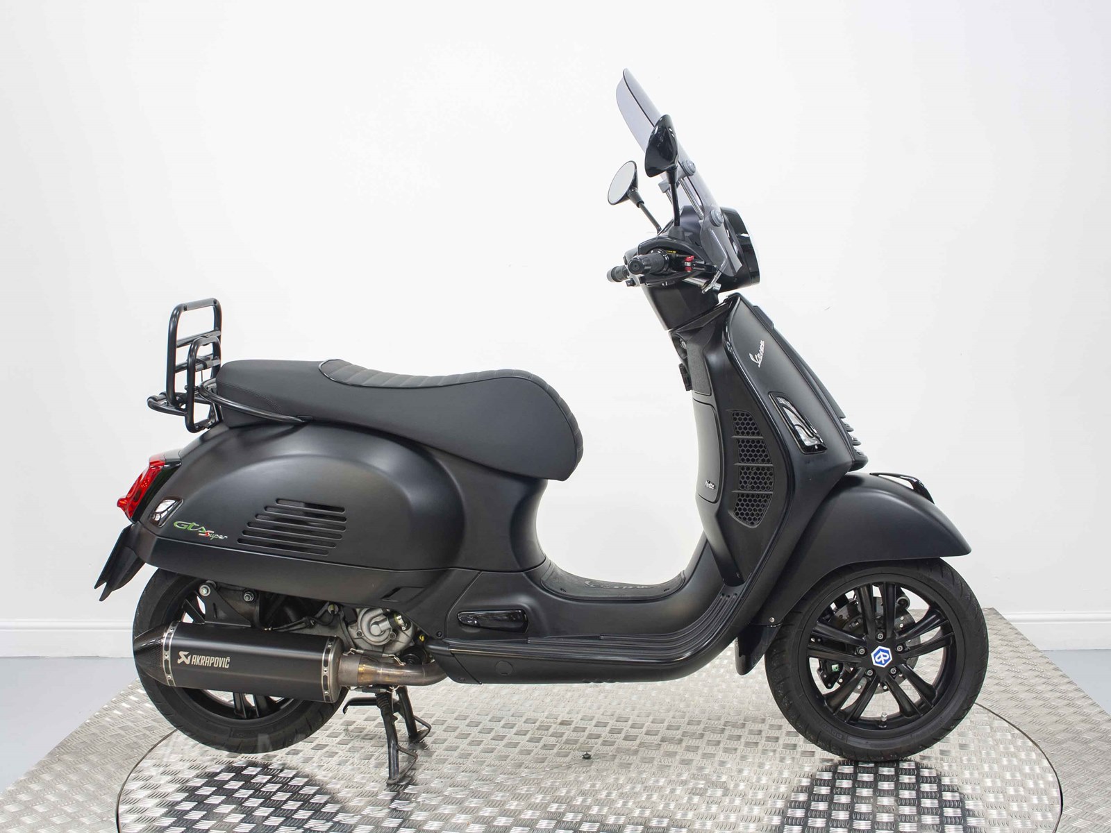 Via Moto - Vespa | VESPA GTS 300 HPE NOTTE - 2019 - 1500 Miles